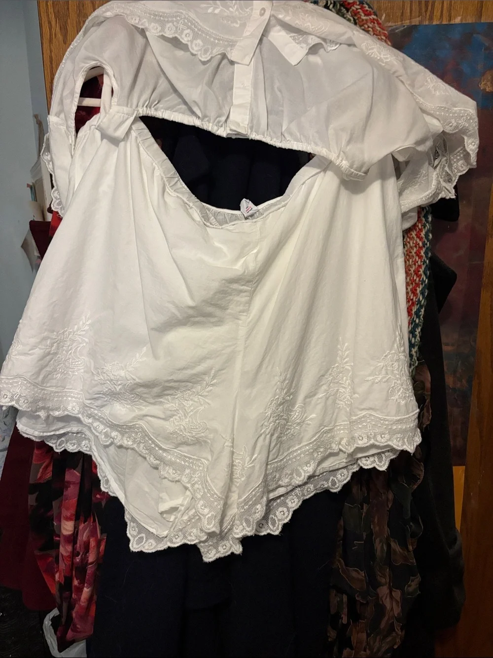 NWOT Old Navy Women’s White Lace-Trim Cami & Short Set - Picture 3 of 4